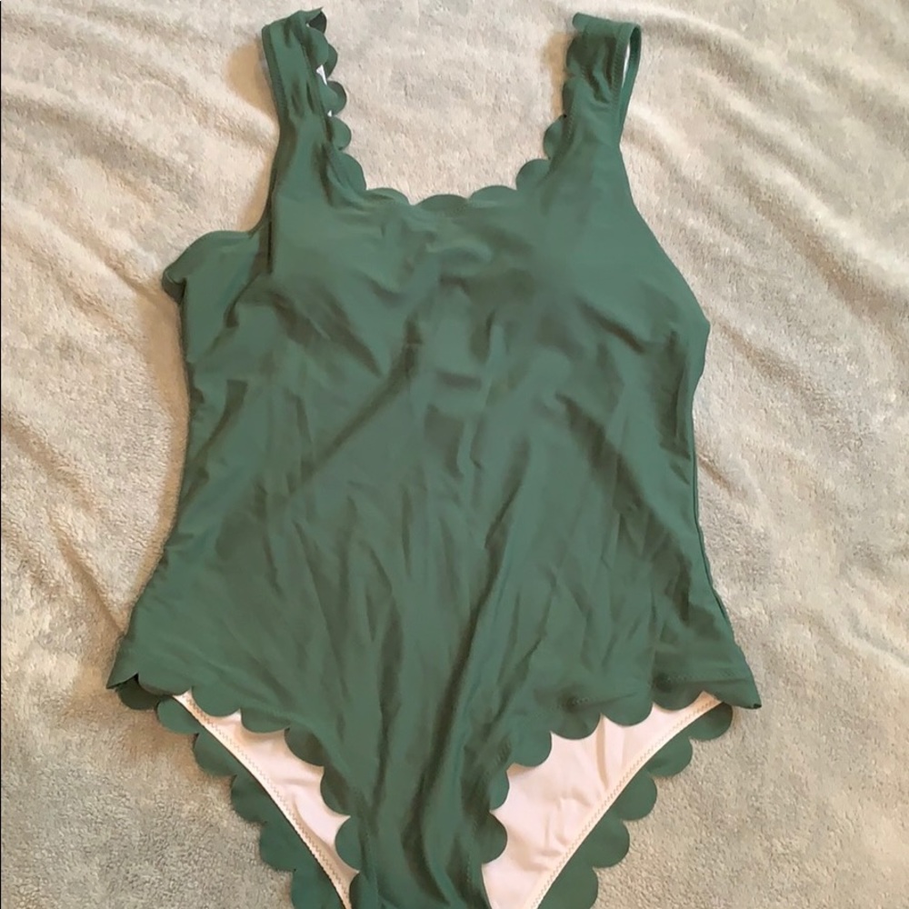 NWOT (w/ liner) Scalloped Edged Green Swimsuit - L